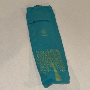 Gaiam women’s team and green yoga mat bag